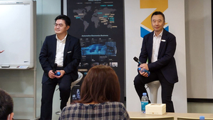 NXP台灣區業務總經理臧益群(右),和碩聯合科技車用事業處總經理賴哲彥(左)