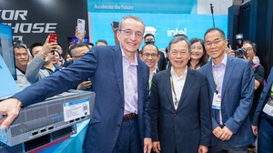 英特爾執行長Pat Gelsinger,與美超微執行長梁見後