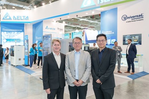 台達攜手子公司Universal Instruments登場SEMICON Taiwan。(左至右)Universal Instruments全球銷售平台總監Glenn Farris、台達機電事業群副總經理巫泉興及台達研究院產品資安處長田維誠於展區合影。