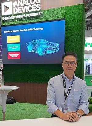 ADI首次參與SEMICON Taiwan 2024國際半導體展,在會場展示智慧邊緣及AI相關應用方案,ADI資深區域業務經理陳曜桎針對各項方案說明。