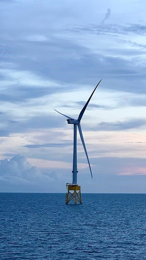 中能300 MW完成安裝的里程碑,是滿足臺灣對再生能源日益增長需求的重要一步。
