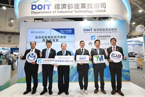 經濟部產業技術司今(5)日於「2024醫療科技展」科專成果主題館,集合工研院、金屬中心及生技中心等三大法人所開發的14項前瞻醫療科技。