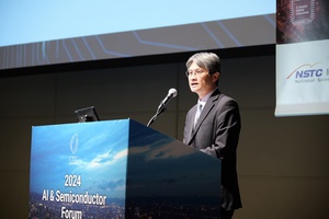 國科會副主委蘇振綱於「2024 AI Semiconductor Forum」研討會致詞,表示台灣以半導體領先的技術與產業鏈,將成為全球產業升級與轉型的關鍵力量。
