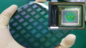採晶圓級製造的GaN-on-Si Micro-LED顯示器,解析達1080?×?780 像素,且具高亮度、高密度 (3400 ppi)性能(source:Nature)