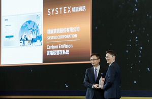 精誠資訊「Carbon EnVision雲端碳管理系統」榮獲「2025台灣精品獎銀質獎」,由數位永續事業部劉勝登資深協理(右)代表領獎。