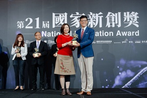 由衛福部次長林靜儀頒發國家新創獎,圖二為第21屆國家新創獎得獎者技術專業領域分布(source:生策中心)