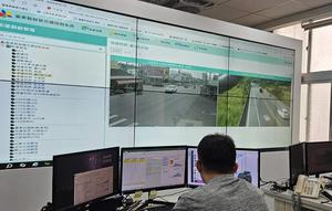 以科技辅助顺畅行,台东县警察局交通队启用新号志控制系统,确保春节连续假期的交通顺畅。