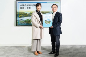 台達(12)日發表《台達電子內部碳定價報告書》,由台達副總裁暨永續長周志宏(右)與台達企業永續發展部經理楊曼瑜(左)分享台達內部碳定價實務經驗。