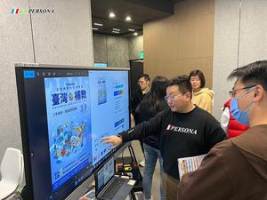 盛源於台灣 e 補教展會現場展示電子白板功能，讓教師能夠流暢書寫與標註，數位教學更直覺、更具互動性。（source：盛源）