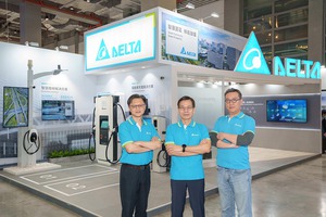 台達樓宇自動化事業群副總經理江文興(中)、台達智慧園區解決方案事業部處長蘇文杰(左)、台達智慧園區解決方案事業部經理李同捷出席台北智慧城市展,於台達展位合影。