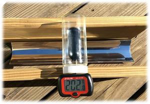 加熱脫附再生冷媒實際圖,利用太陽能集熱管15分鐘即可到達200度以上的集熱效果。圖二為太陽能追日系統3D示意圖,可以增強收集太陽能。