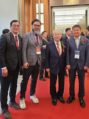圖右至左依序為CIMT主辦單位中國機床工具工業協會會長毛予鋒、日本工作機械工業會長稻葉善治、台灣工具機暨零組件工業同業公會理事長陳伯佳、秘書長陳忠平。
