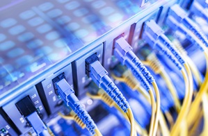 全新矽光子與次世代 BiCMOS 專屬技術提升效能,以支援 800Gb/s 及 1.6Tb/s 光學互連需求。