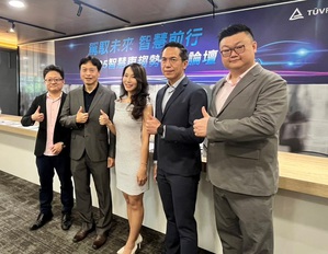 德国莱因交通服务吴孝先总经理(左二)