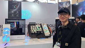 DYNATRON暨COOLIFY工業設計經理劉沅楷說明HOLO FAN2是具備全息影像同步串聯技術的電腦機殼風扇,圖二為COOLIFY的ZEPHYR手機散熱器首創支援聲控 RGB 燈效。