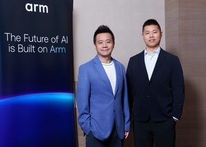 (左起)Arm 应用工程总监 徐达勇、Arm 车用事业部亚太区资深经理 李安泰