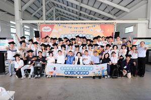 雲林縣縣長張麗善 (右5)、農業處處長魏勝德 (左5)、虎尾鎮農會總幹事蔡武吉 (右4)、中衛發展中心副總經理王世昌 (左4)、中衛發展中心莊旭芹處長(左3)與學員合影。