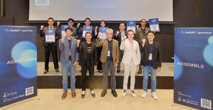 圖前排左起為台灣人工智慧實驗室產業方案總經理黃佳欣、HPE台灣暨香港董事長王嘉昇、台灣人工智慧實驗室創辦人杜奕瑾等合影,圖二為MCP像是Agent世界裡的萬用轉接頭 ,各種來源的資料格式都能「一插即通」。