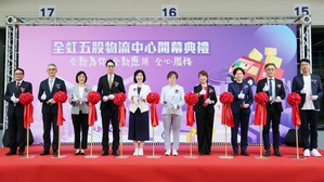 遠傳攜子公司全虹啟用全台首座全廠5G專網倉儲--遠東智慧物流中心,全廠導入遠傳5G專網,結合自動化穿梭車與分揀系統,以及遠創智慧提供的車牌辨識技術,提升物流調度效率。(圖/遠傳電信提供)
